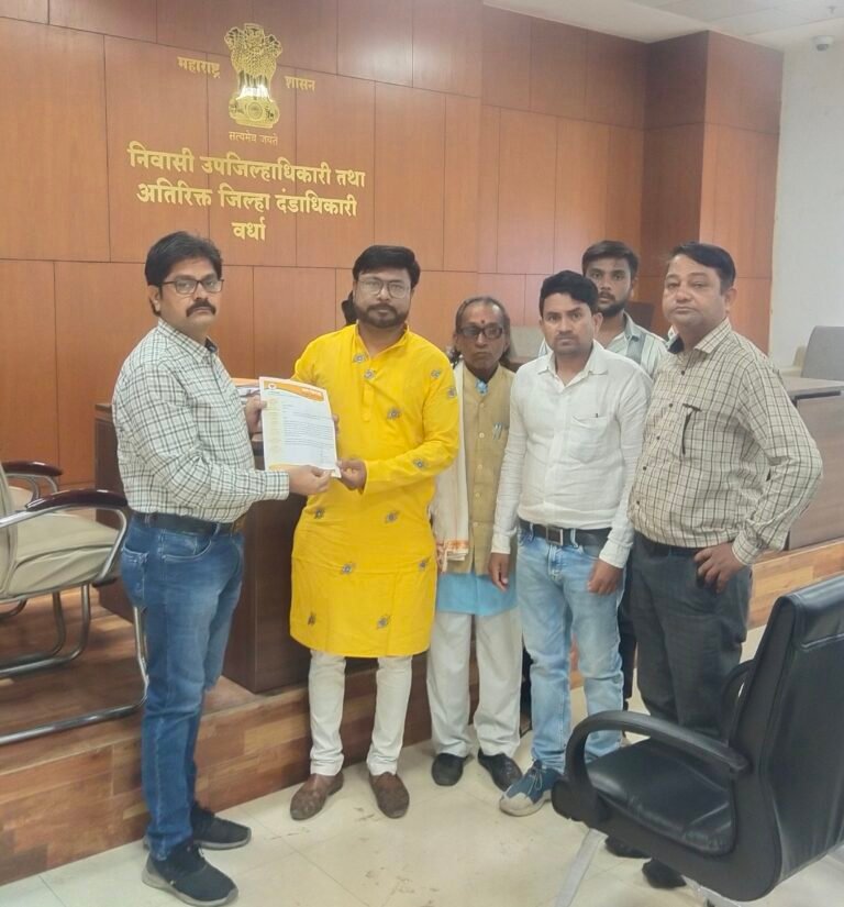 रेत घाटों पर अवैध रेत खनन रोका जाये और रेत डिपो से रेत उपलब्ध कराया जाये- वरुण पांडे