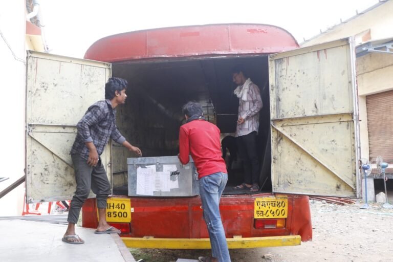 चारों विधानसभाओं के स्ट्रांगरूम में उचित पुलिस बंदोबस्त के साथ ईवीएम भेज दी गई हैं