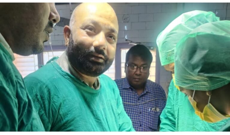 बिना ICU और वेंटीलेटर के यूपी में डॉक्टरों ने महिला के पेट से निकल 14 किलो का ट्यूमर
