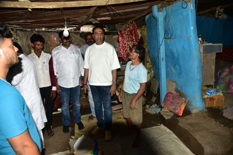 पालकमंत्री डॉ.पंकज भोयर यांनी केली पूरग्रस्त भागाची पाहणीपंचनामे करुन नुकसानीचे प्रस्ताव सादर करण्याचे निर्देश