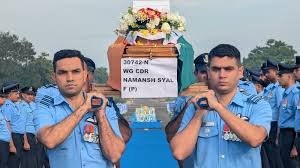 दुबई एयर शो हादसा: विंग कमांडर नमांश स्याल का पार्थिव शरीर कोयंबटूर के सुलूर एयर बेस लाया गया